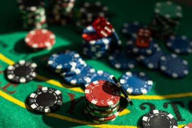 rokokbet apk mobile app home screen showing sports and live casino options
