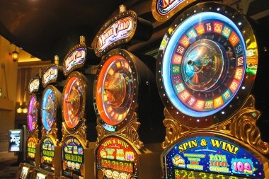 QRIS and e-wallet deposit screen on rokokbet apk